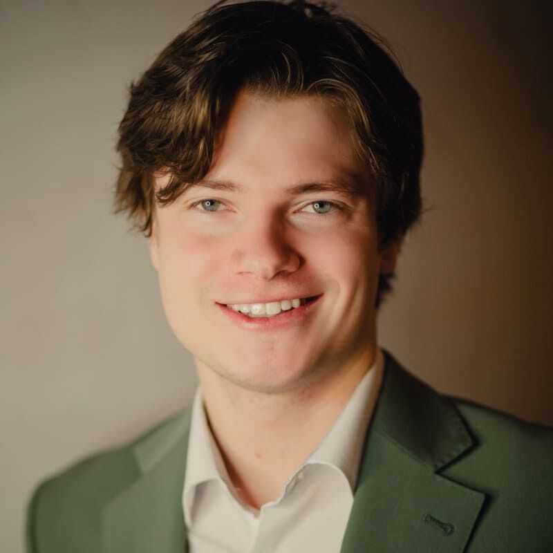 Headshot of Thomas Remington