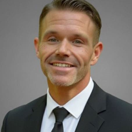 Headshot of Larry Petta